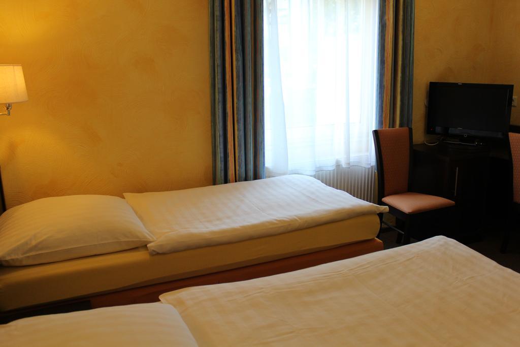 Hotel Rosenhof Dusseldorf Room photo