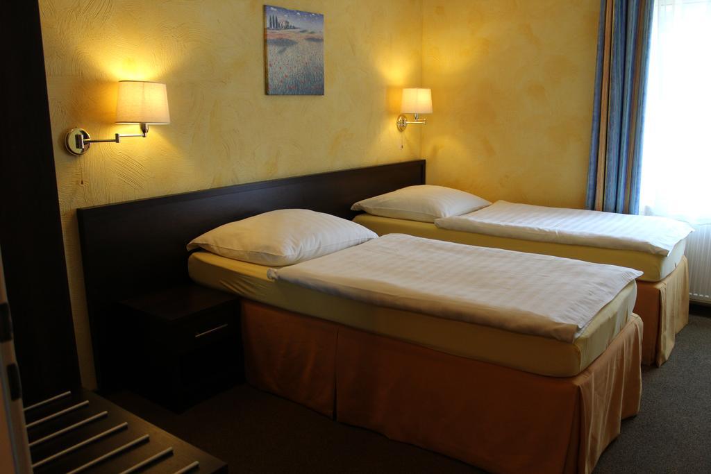 Hotel Rosenhof Dusseldorf Room photo